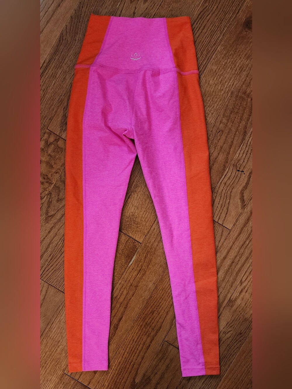Beyond Yoga Two-Tone Pink and Orange Active Leggings, XS - Picture 2 of 3